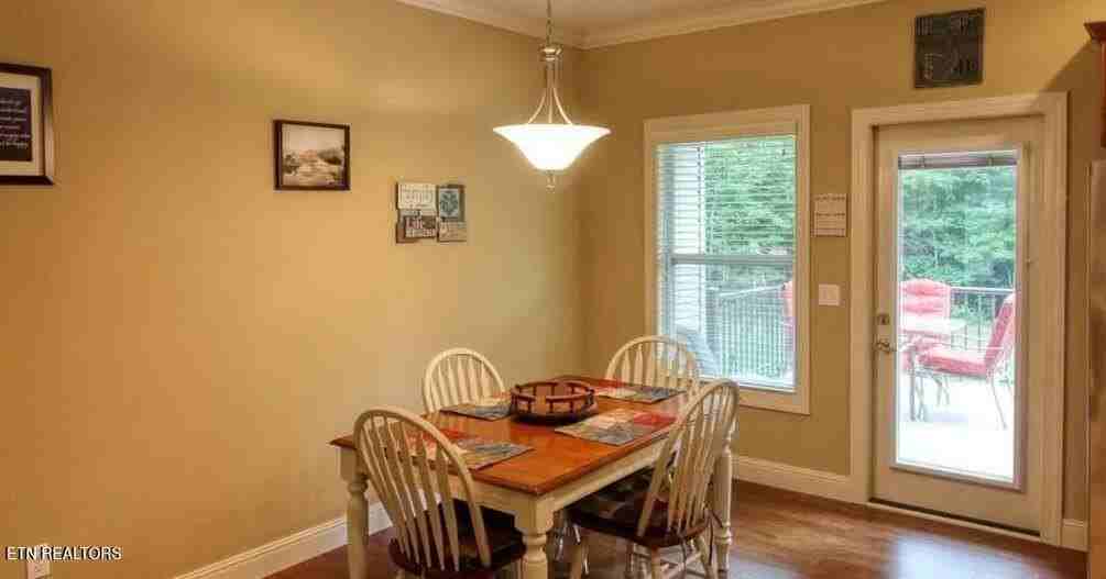 450 Beachwood Dr - Photo 4 of 11