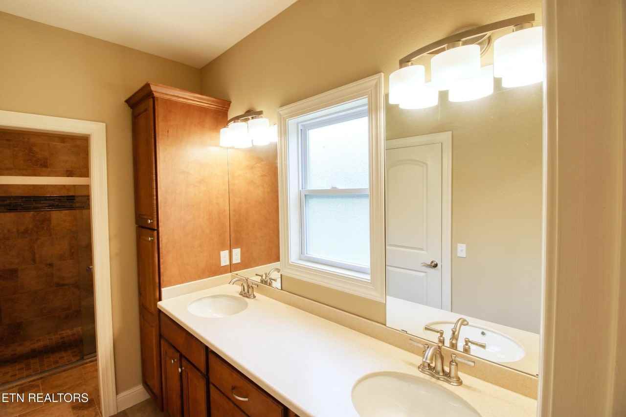 450 Beachwood Dr - Photo 6 of 11