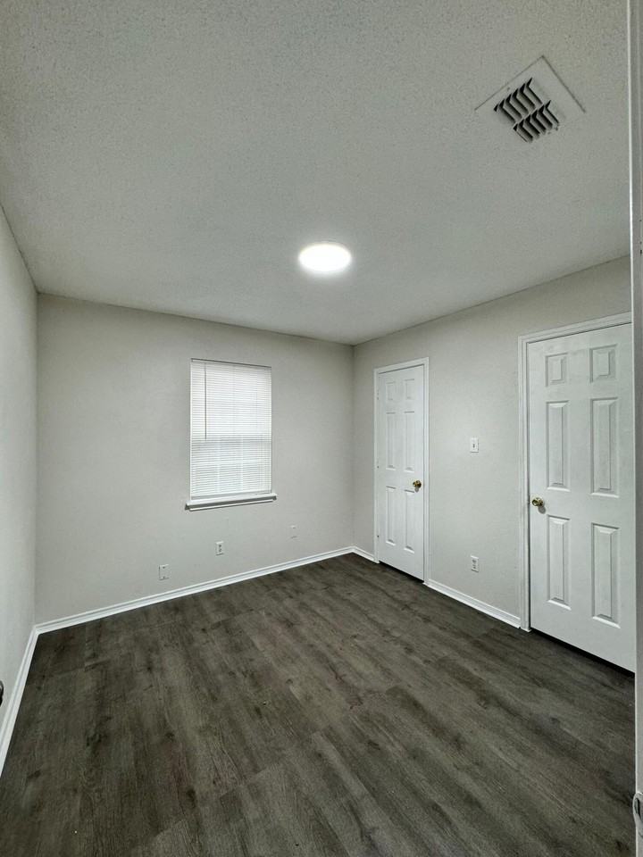 4411 Kemper St Unit 2 - Photo 7 of 14