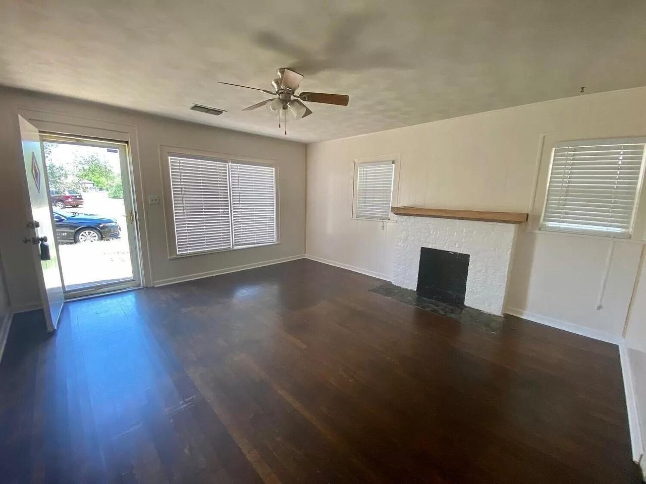 2109 22nd St - Photo 3 of 16