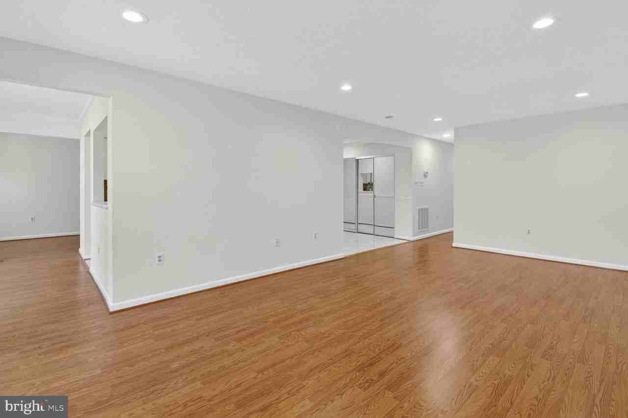 15 Friendswood Ct Unit C - Photo 2 of 16