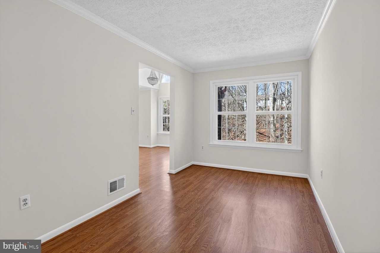 15 Friendswood Ct Unit C - Photo 4 of 16