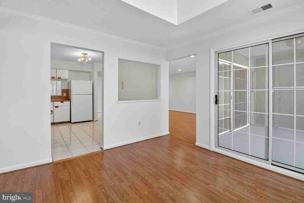 15 Friendswood Ct Unit C - Photo 5 of 16