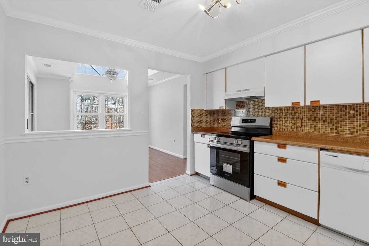 15 Friendswood Ct Unit C - Photo 6 of 16