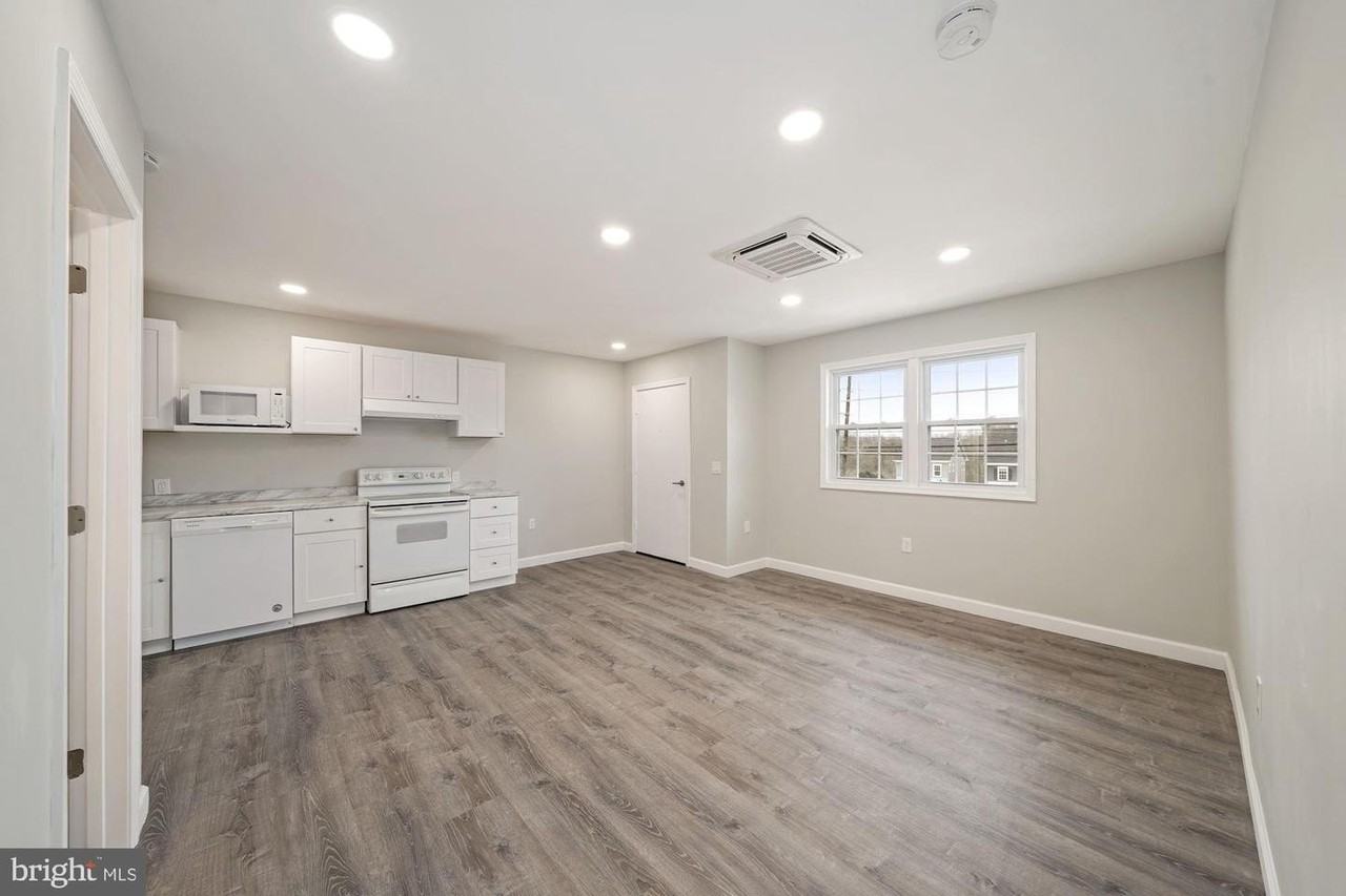 22929 Frederick Rd - Photo 5 of 15