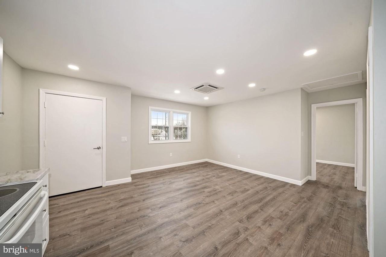 22929 Frederick Rd - Photo 6 of 15