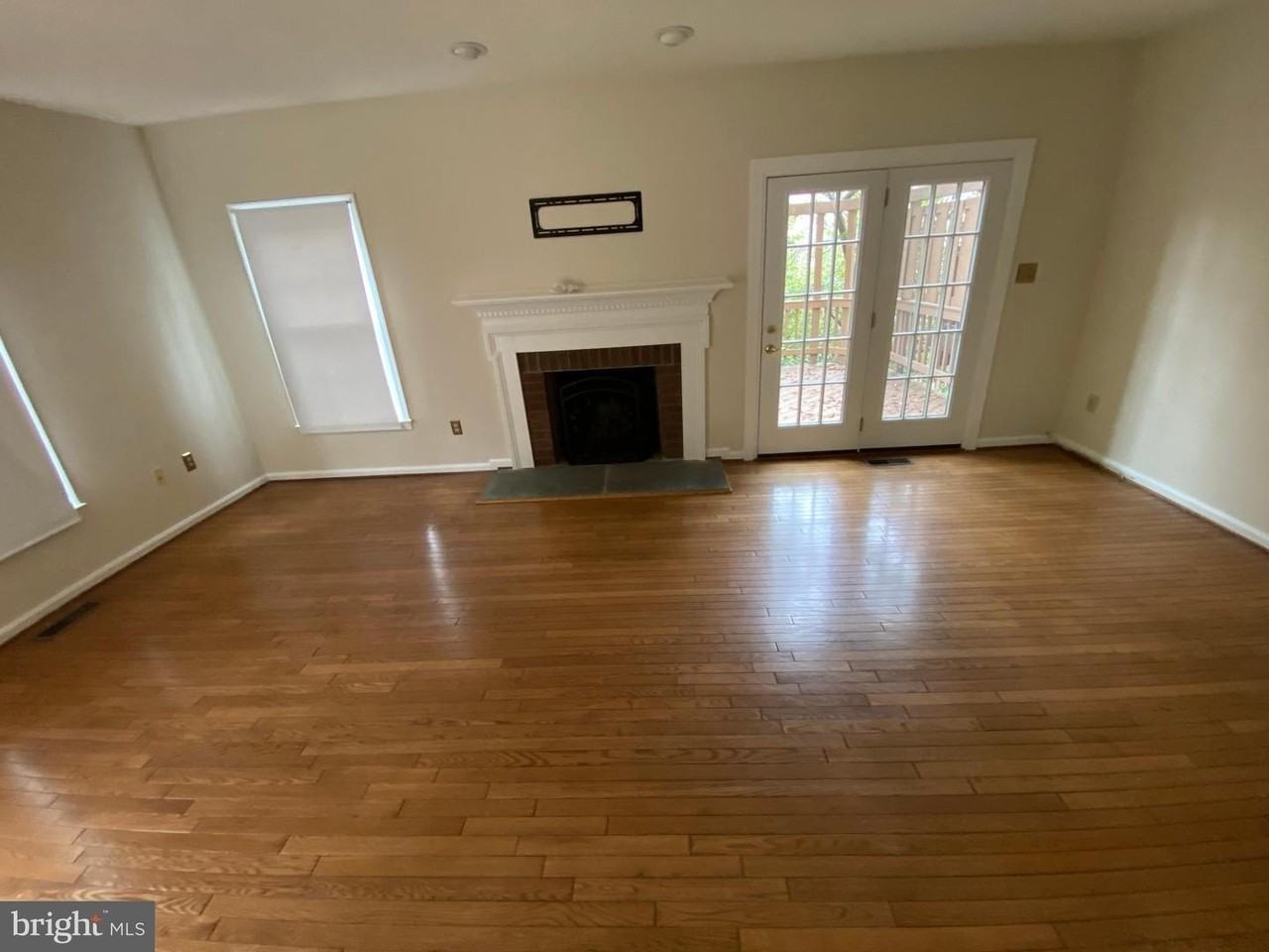 7429 Salford Ct - Photo 3 of 26