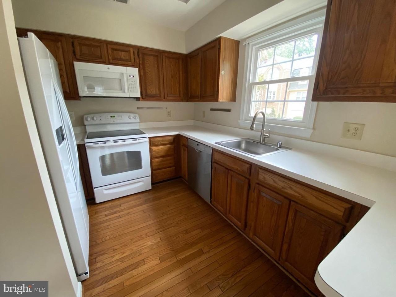 7429 Salford Ct - Photo 5 of 26