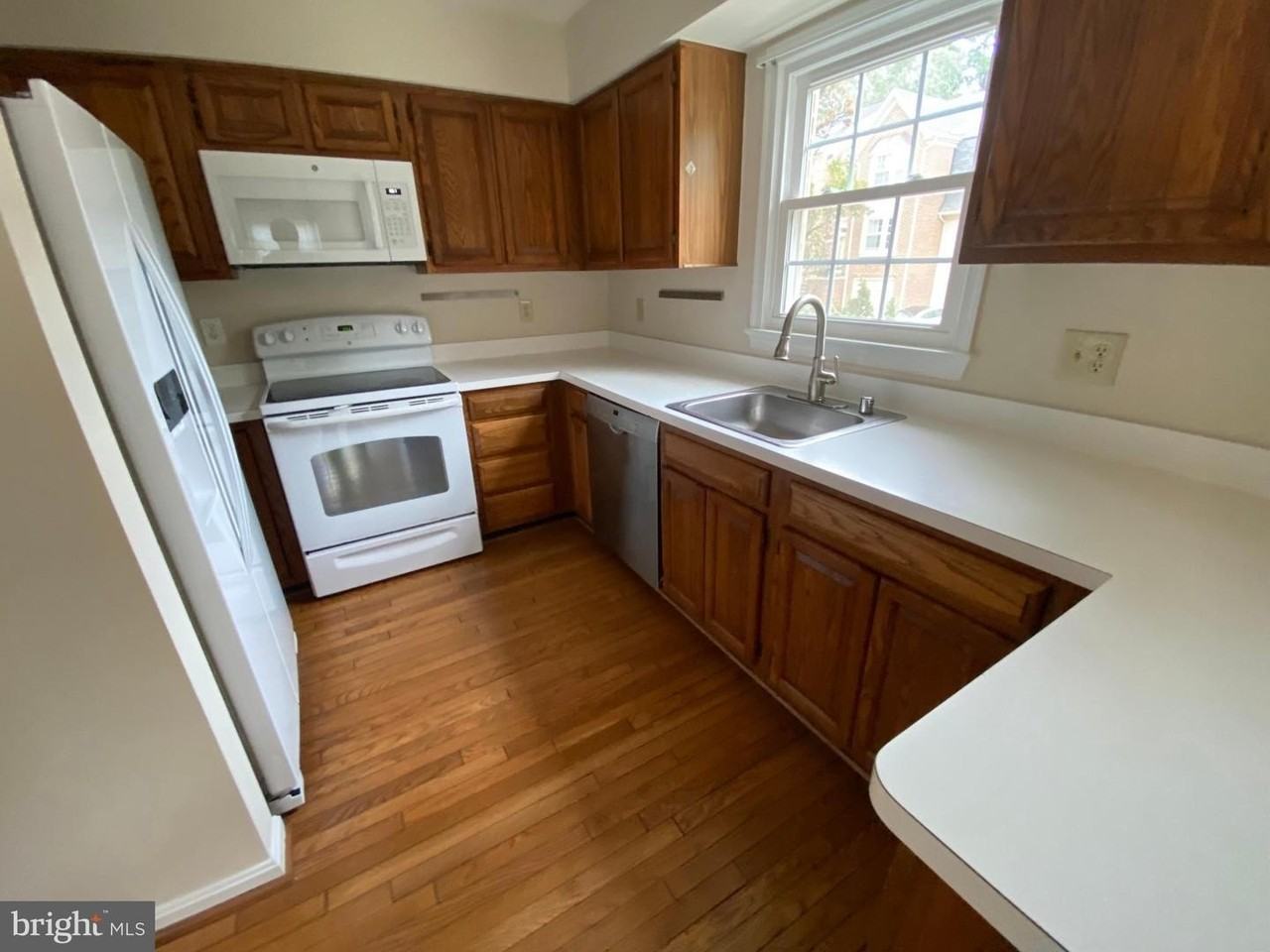 7429 Salford Ct - Photo 6 of 26