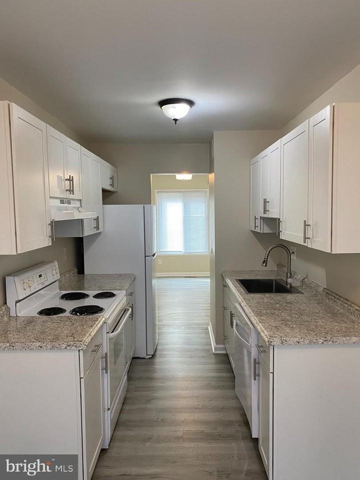 2804 Cambridge Dr - Photo 3 of 36