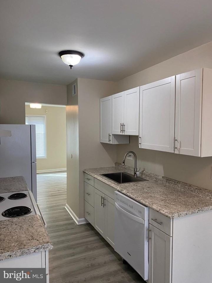 2804 Cambridge Dr - Photo 5 of 36