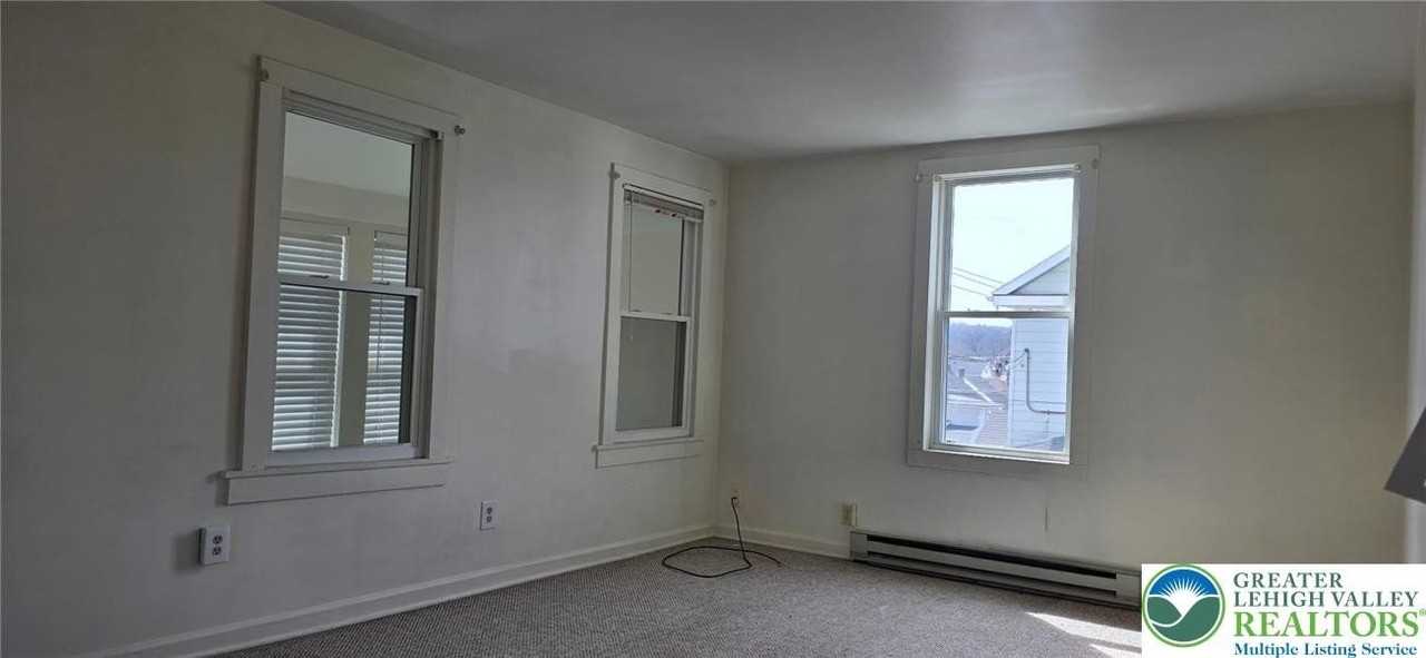 7 E Phillips St - Photo 4 of 12