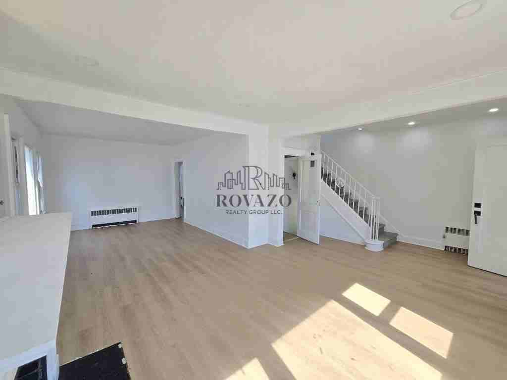 1580 Summit Ave - Photo 4 of 8