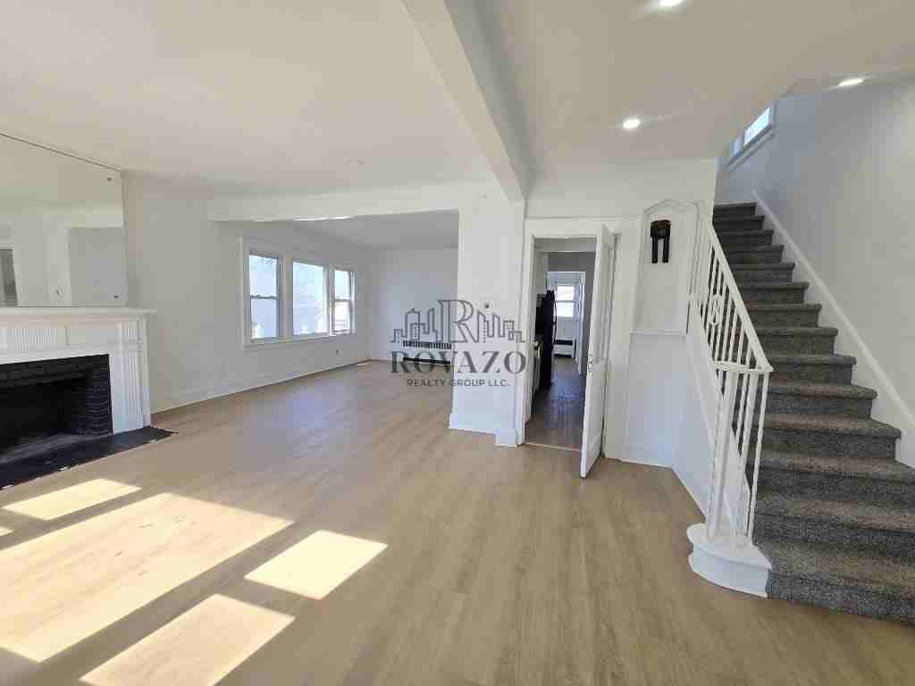 1580 Summit Ave - Photo 5 of 8