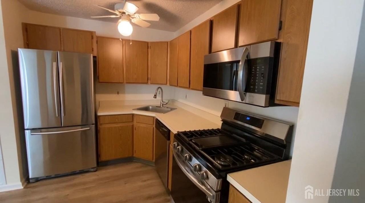 83 Des Moines Ct - Photo 4 of 22