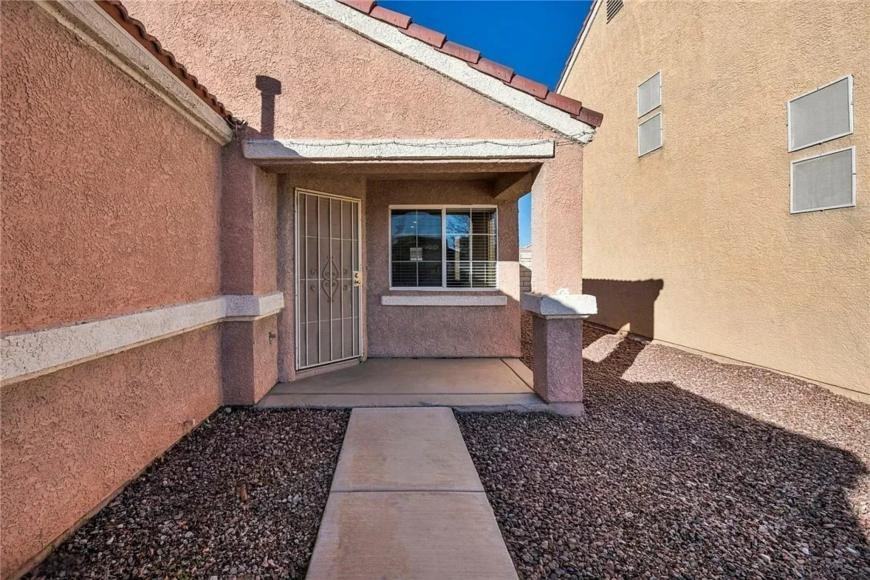 8900 Colorful Pines Ave - Photo 2 of 10