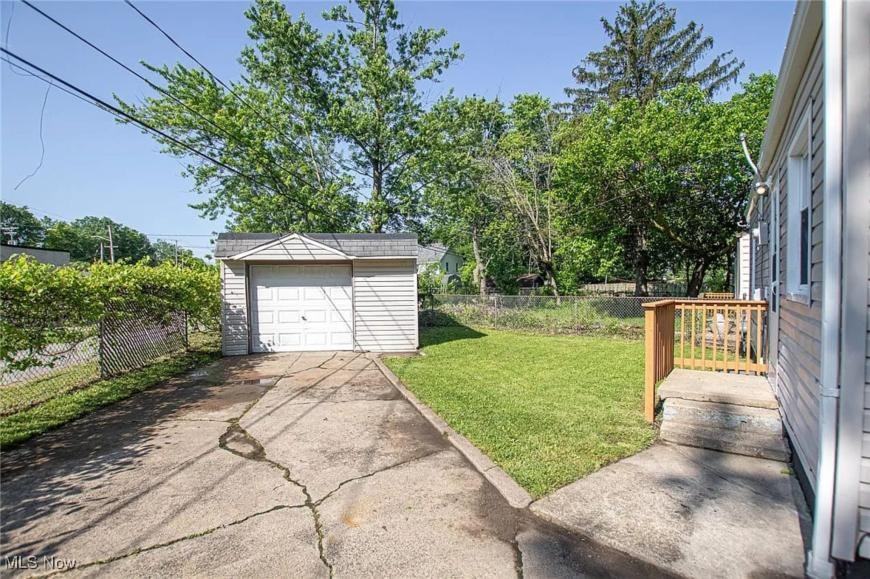 12413 Matherson Ave - Photo 5 of 10