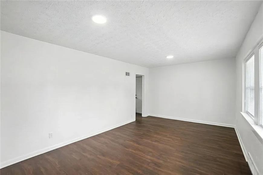 4126 Kammer Ave - Photo 7 of 10