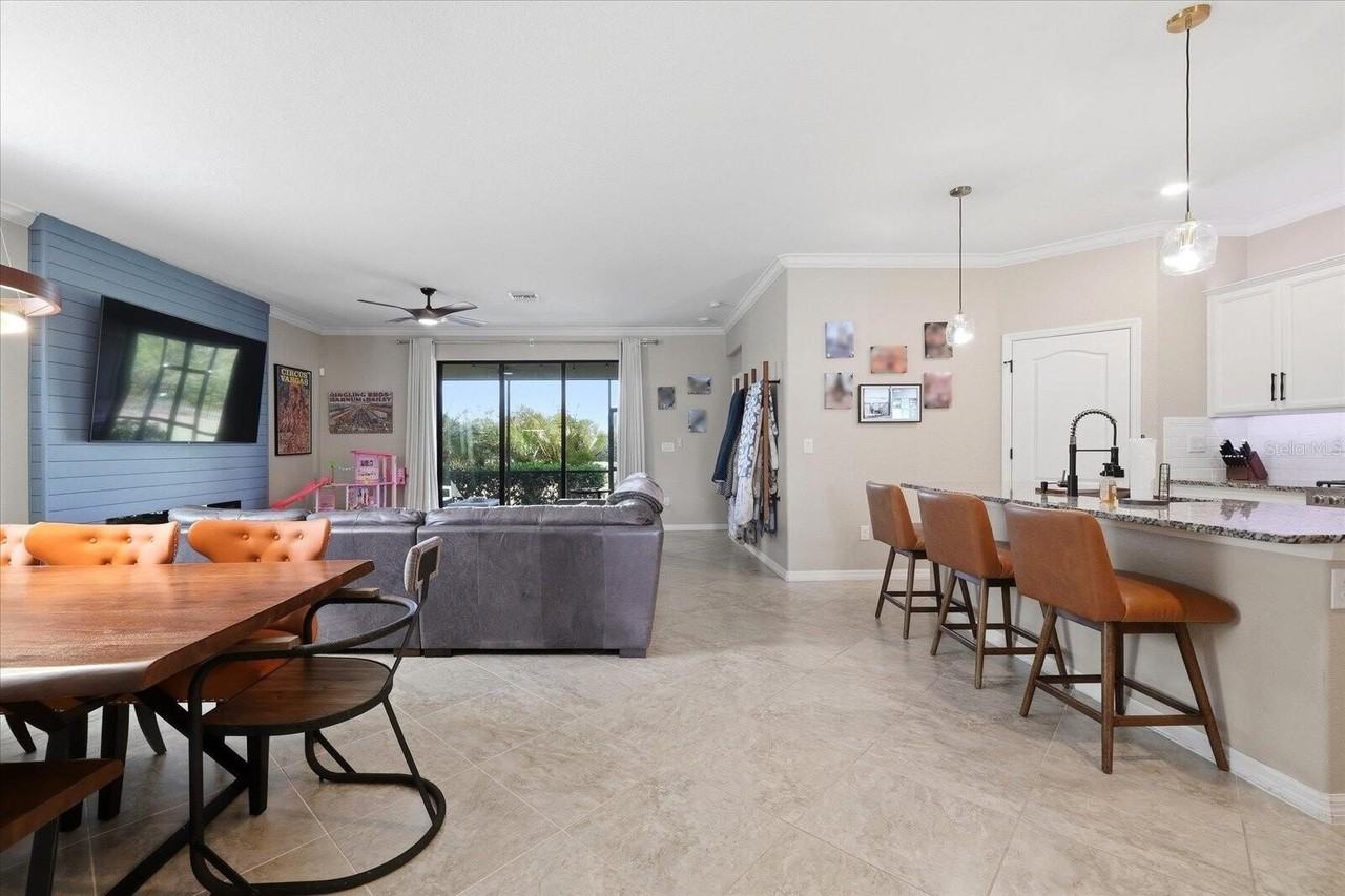 17234 Blue Ridge Pl - Photo 4 of 47