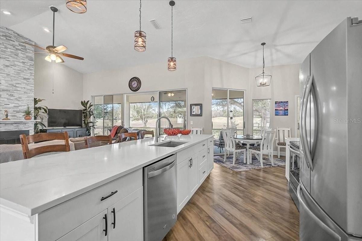 4427 Highland Oaks Cir - Photo 4 of 40