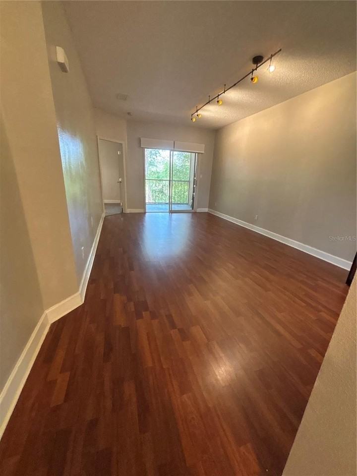 8838 Coral Palms Ct #B - Photo 4 of 32