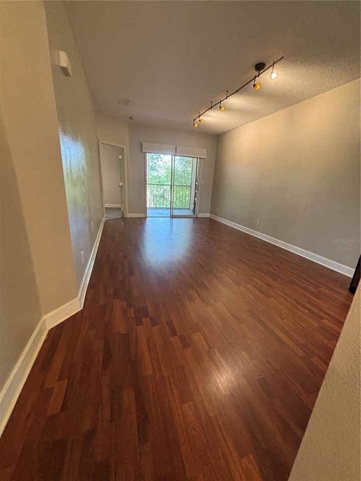 8838 Coral Palms Ct #B - Photo 5 of 32