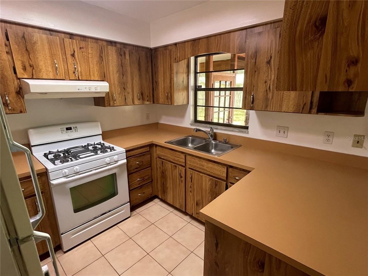 4730 Nw 36th Pl - Photo 5 of 38