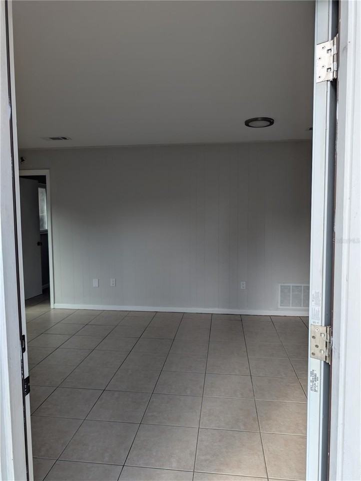 805 Nw 40th Ave - Photo 4 of 14