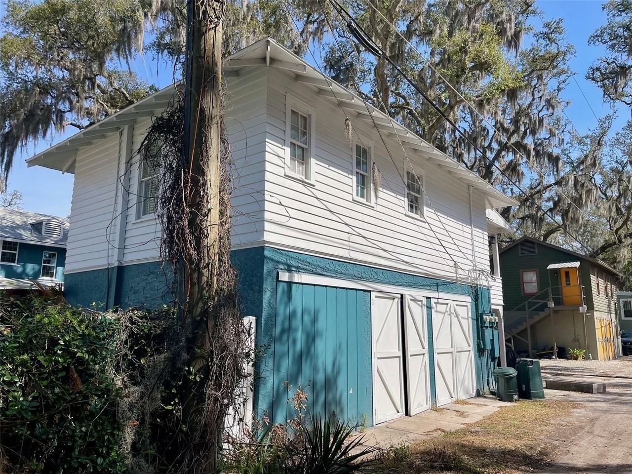 215 W 16th St - Photo 3 of 19