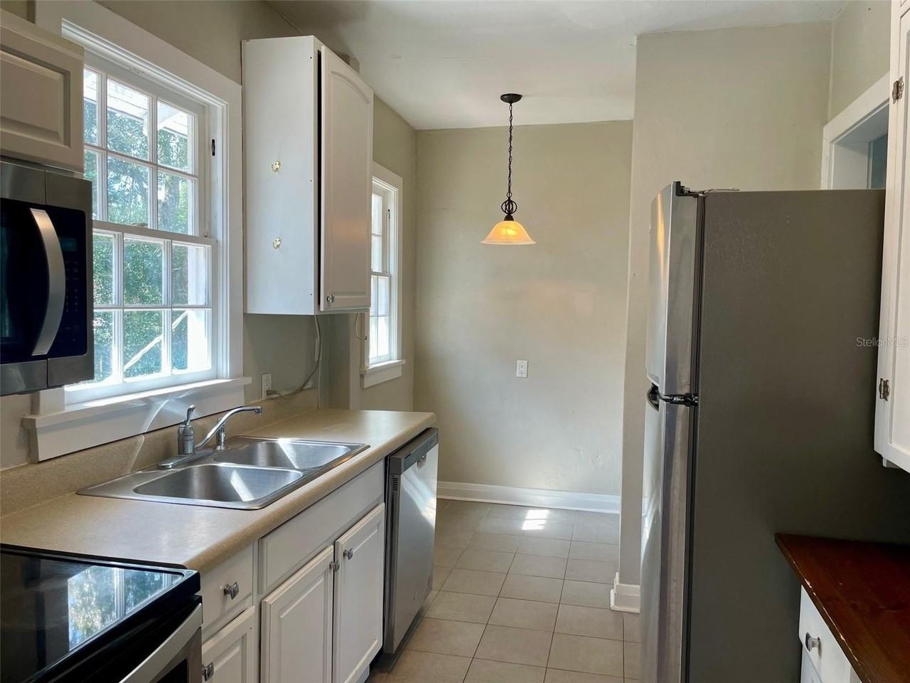 215 W 16th St - Photo 4 of 19