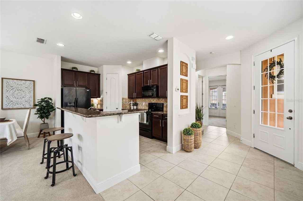 545 Telfair Square Ct - Photo 3 of 44