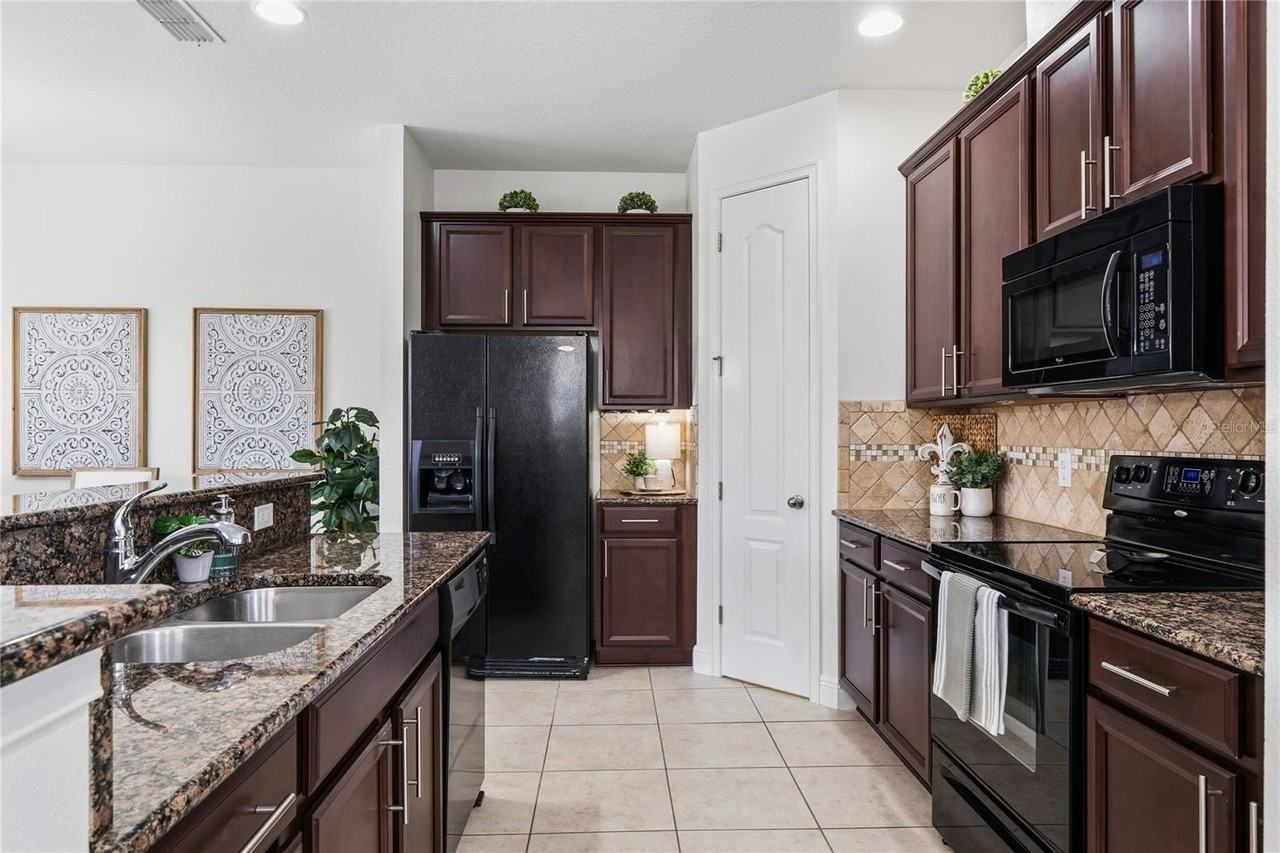 545 Telfair Square Ct - Photo 4 of 44