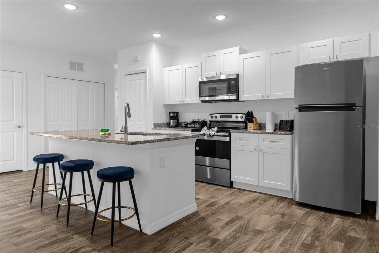 97 N Goldwyn Ave - Photo 4 of 17