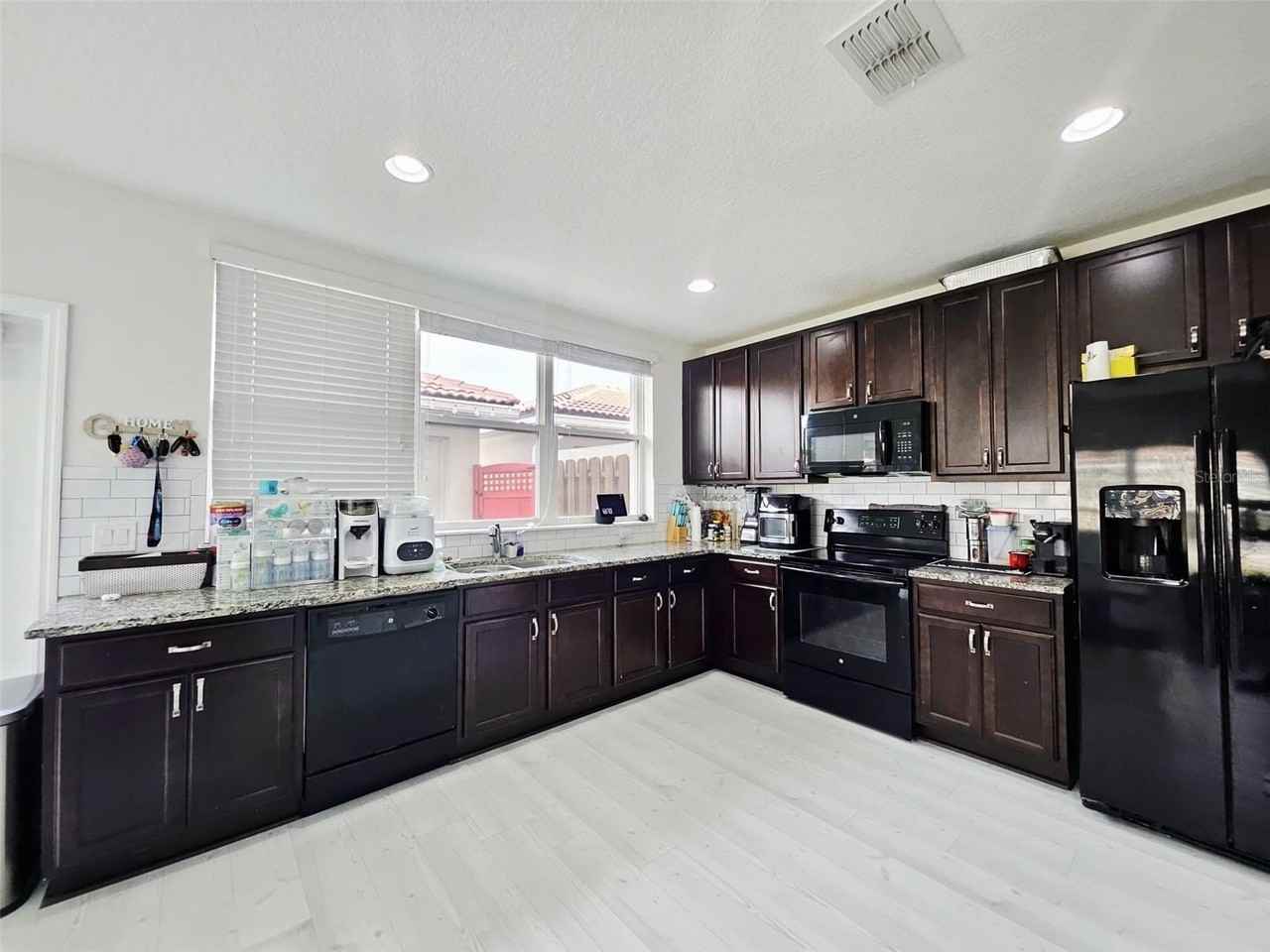 3102 Camino Real Dr N - Photo 6 of 43