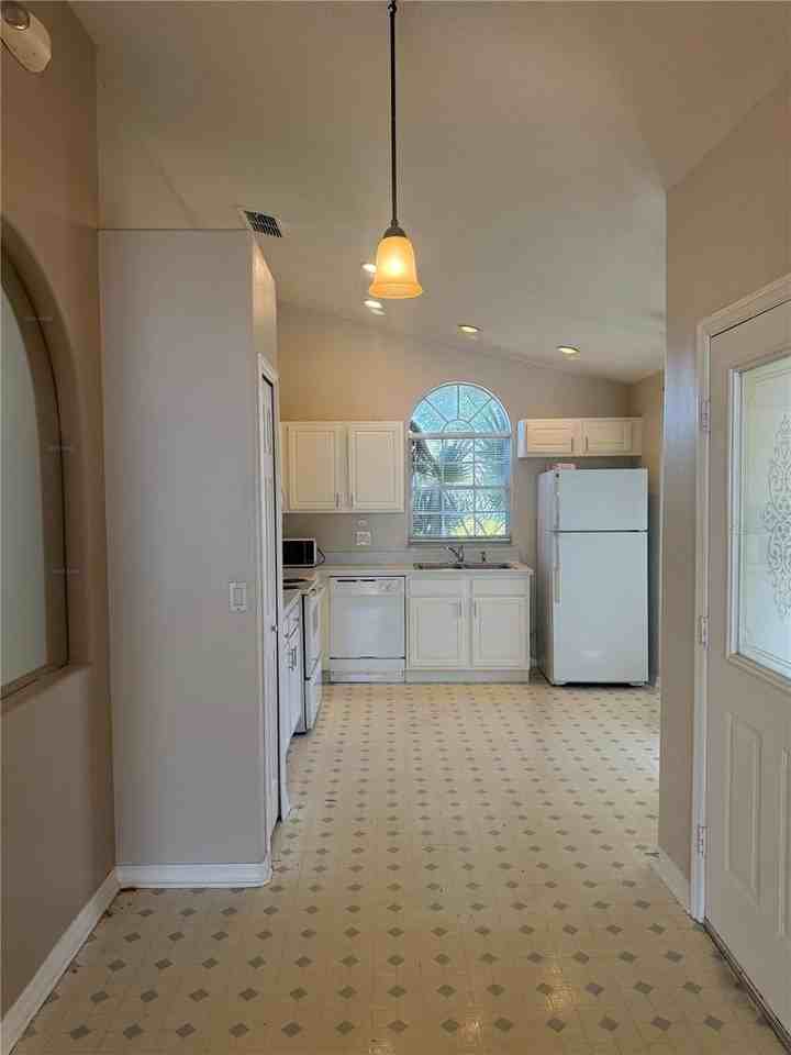 152 Seneca Point Trl - Photo 5 of 20