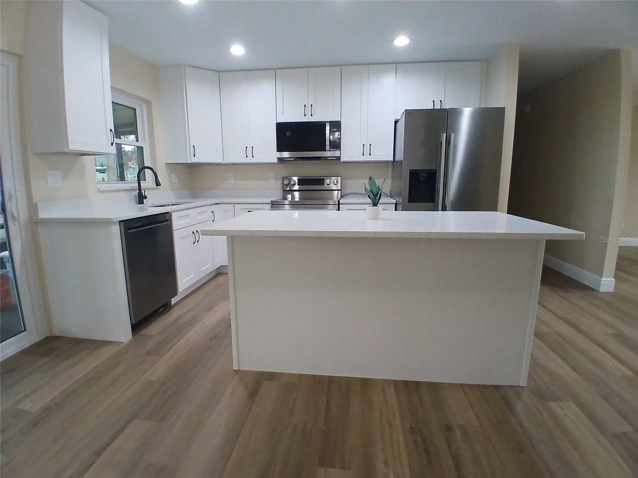 181 Guaymas Dr - Photo 5 of 18