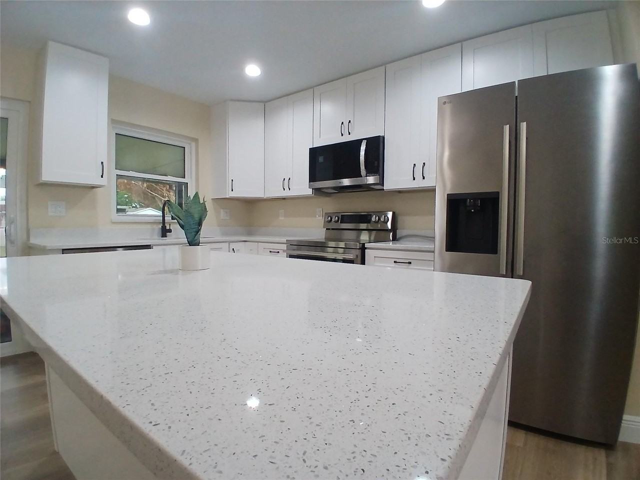 181 Guaymas Dr - Photo 6 of 18