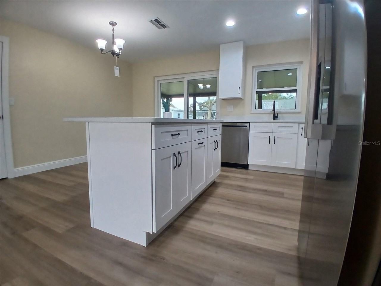 181 Guaymas Dr - Photo 7 of 18