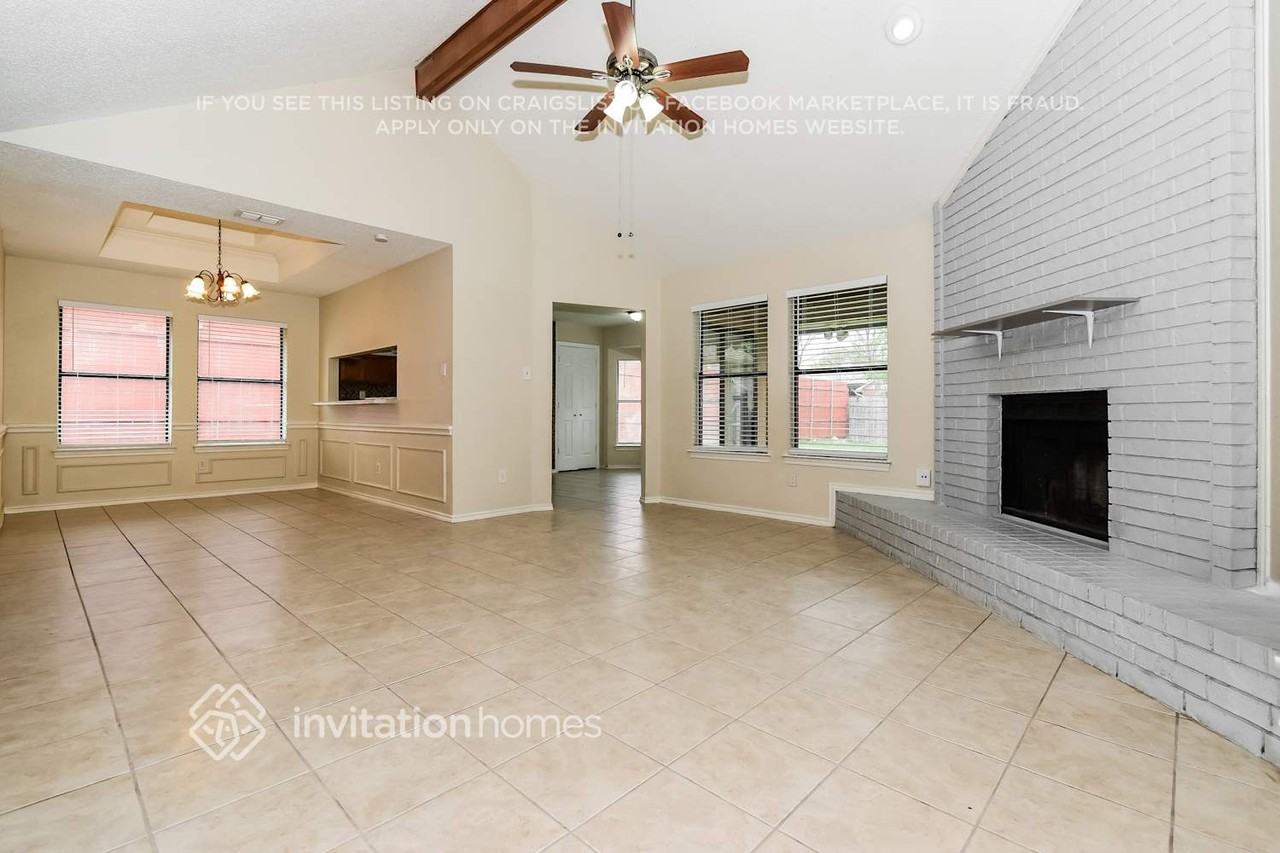 4817 Creekridge Ln - Photo 3 of 17