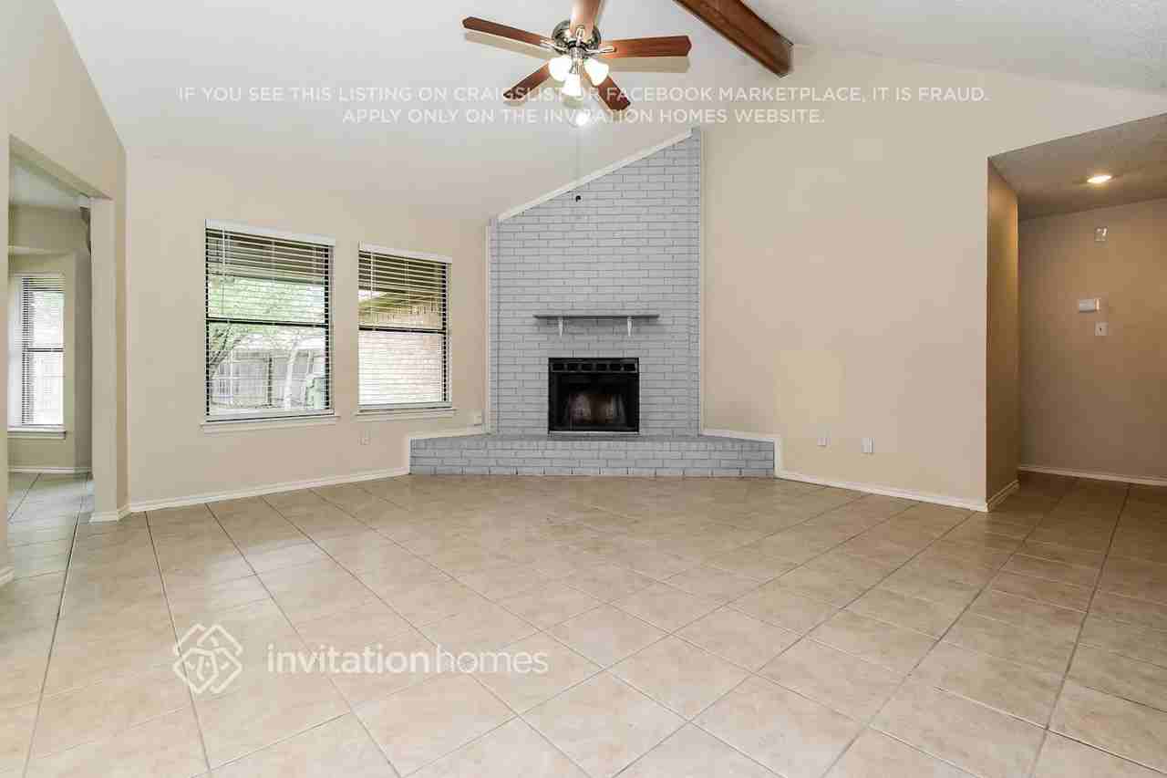 4817 Creekridge Ln - Photo 4 of 17