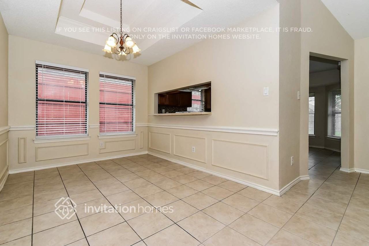 4817 Creekridge Ln - Photo 5 of 17