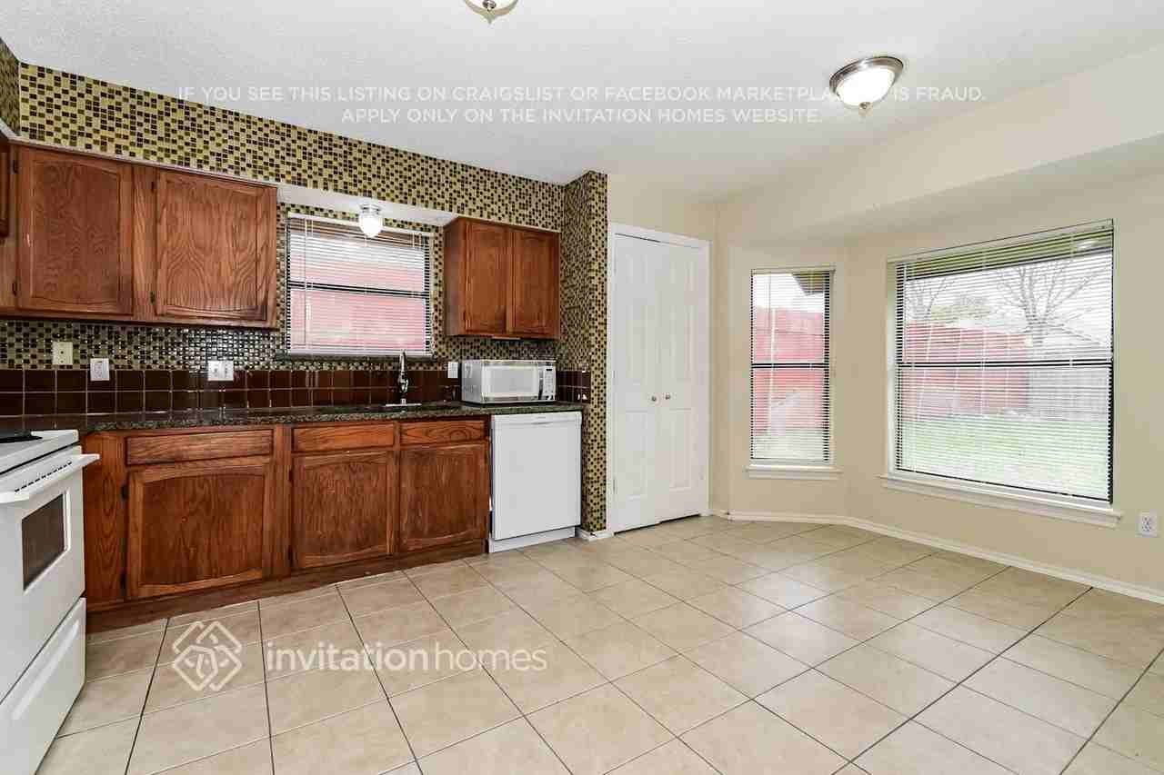 4817 Creekridge Ln - Photo 7 of 17