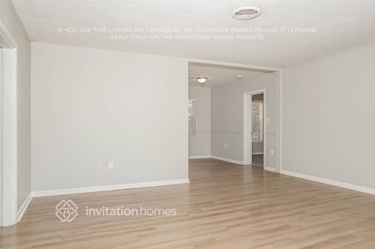 3308 17th Ave W - Photo 3 of 17