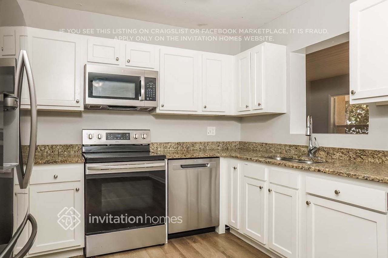 3308 17th Ave W - Photo 7 of 17