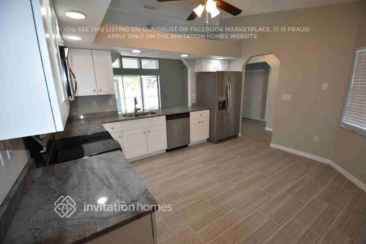 1187 Desmond St - Photo 5 of 21