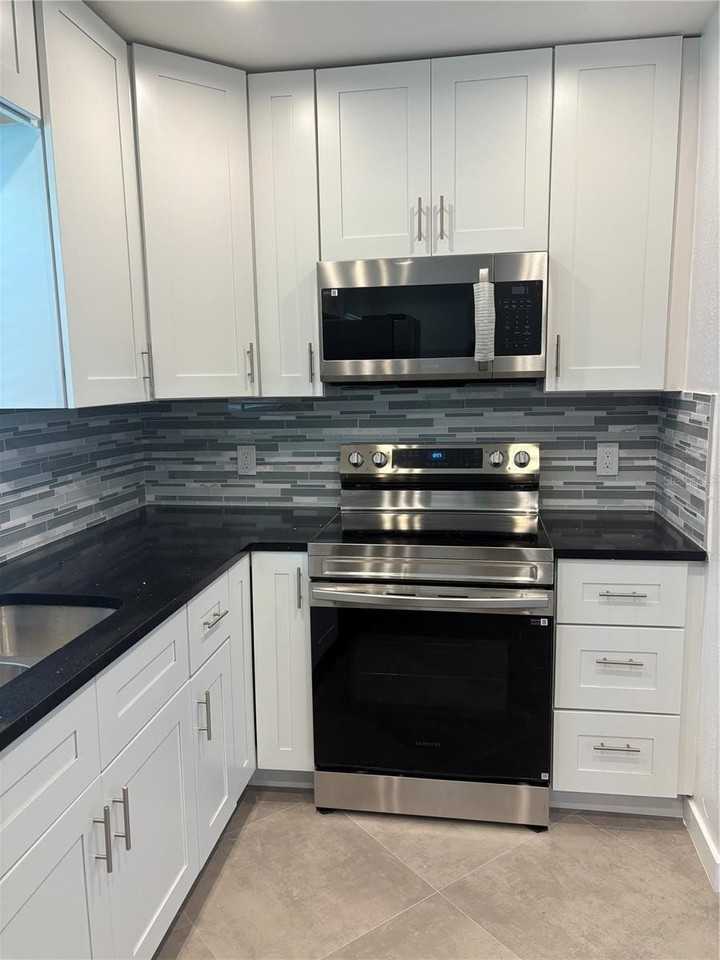 5815 Erin Ln S #A - Photo 6 of 30