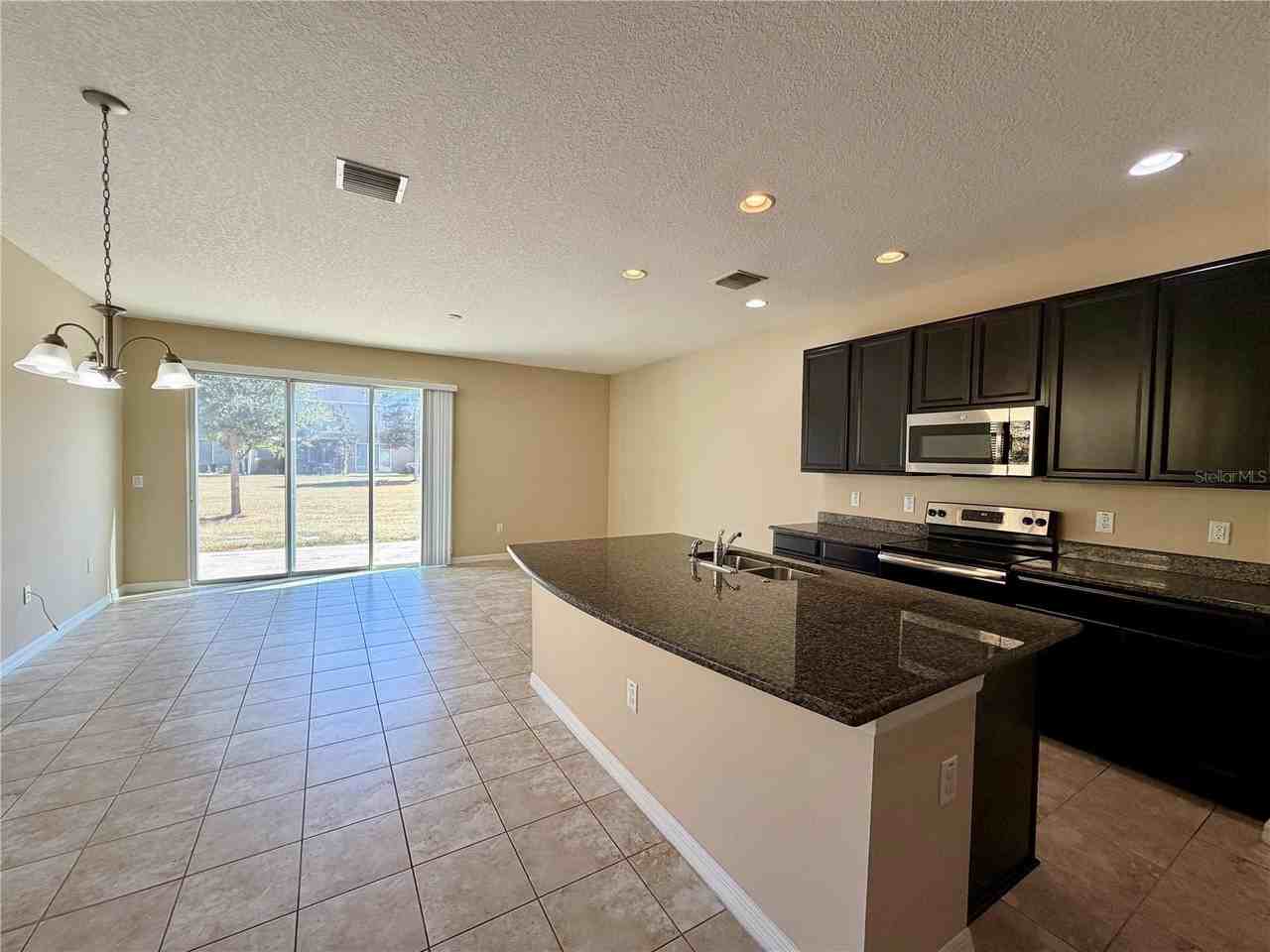 7020 Woodchase Glen Dr - Photo 3 of 18