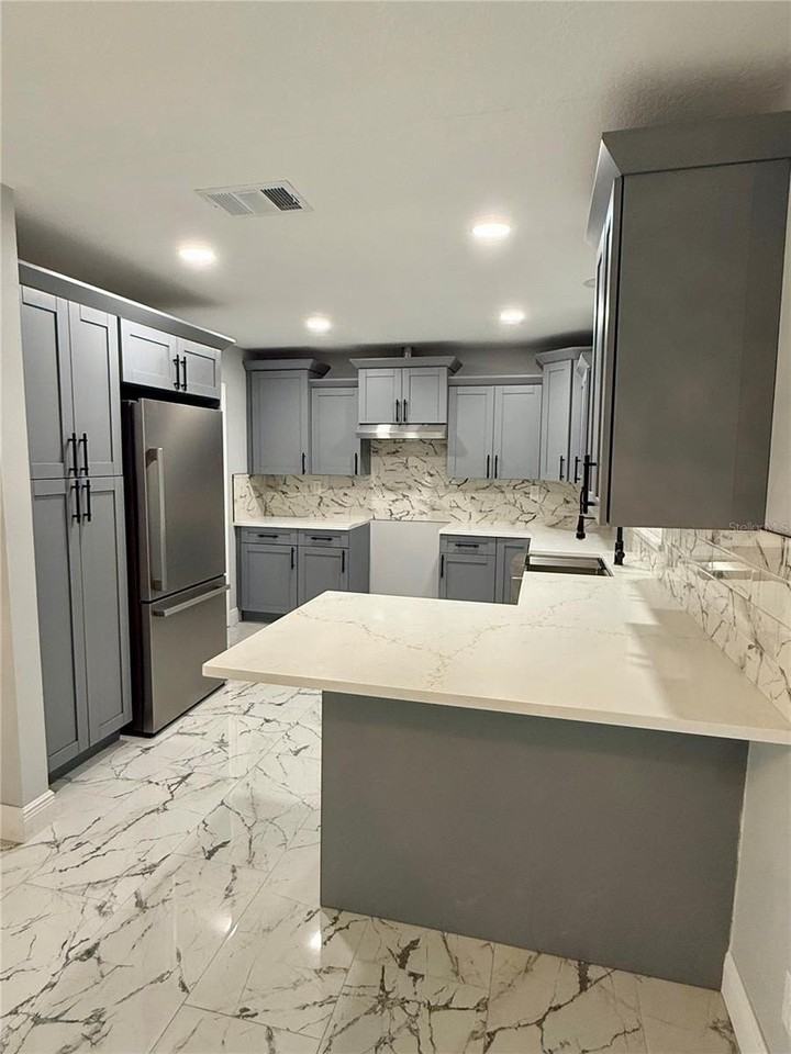 7102 Carmel Ave - Photo 2 of 8