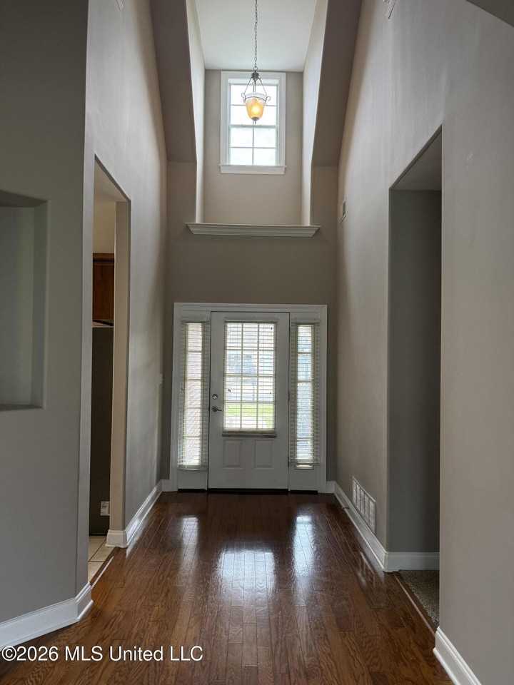 4919 Rosebrook Cir E - Photo 2 of 17