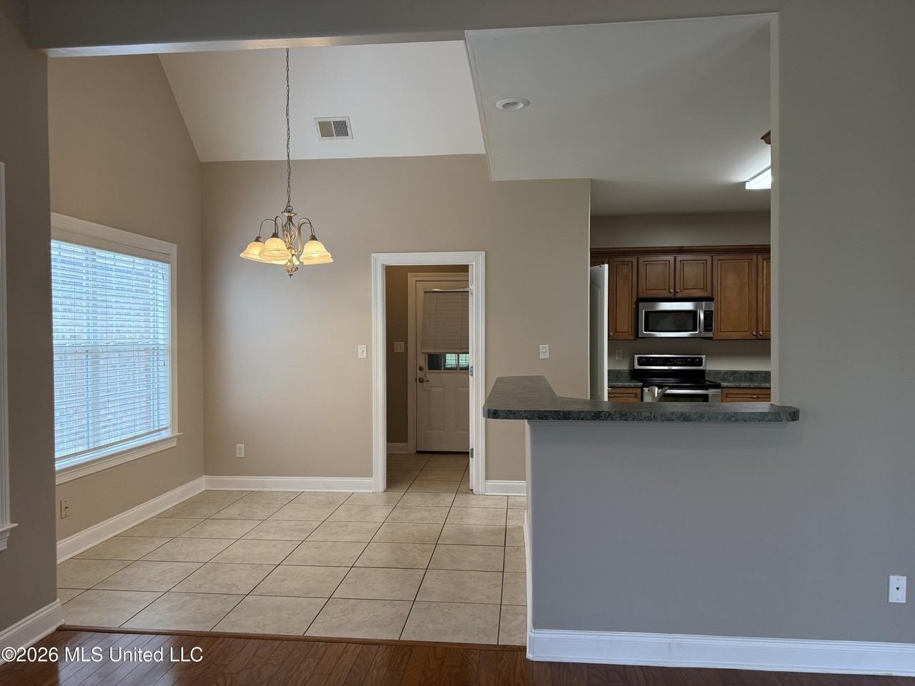 4919 Rosebrook Cir E - Photo 5 of 17